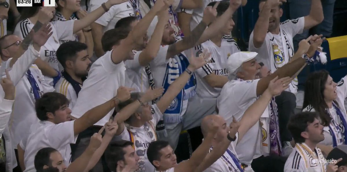 TouchlineX's tweet image. 📸 - The Bernabéu after Lamine Yamal fired a shot.

When was the last time a Barcelona player RECEIVED THIS MUCH HATE at the Bernabéu?