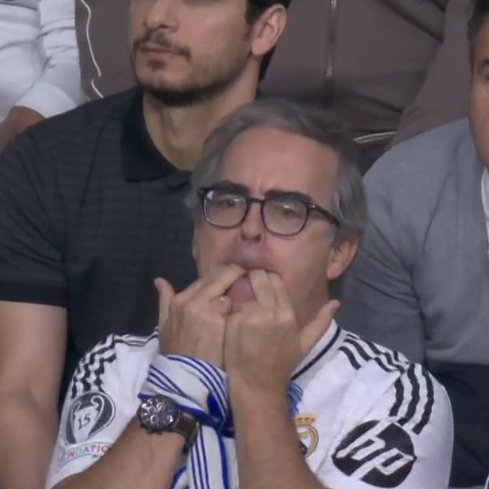 TouchlineX's tweet image. 📸 - The Bernabéu after Lamine Yamal fired a shot.

When was the last time a Barcelona player RECEIVED THIS MUCH HATE at the Bernabéu?