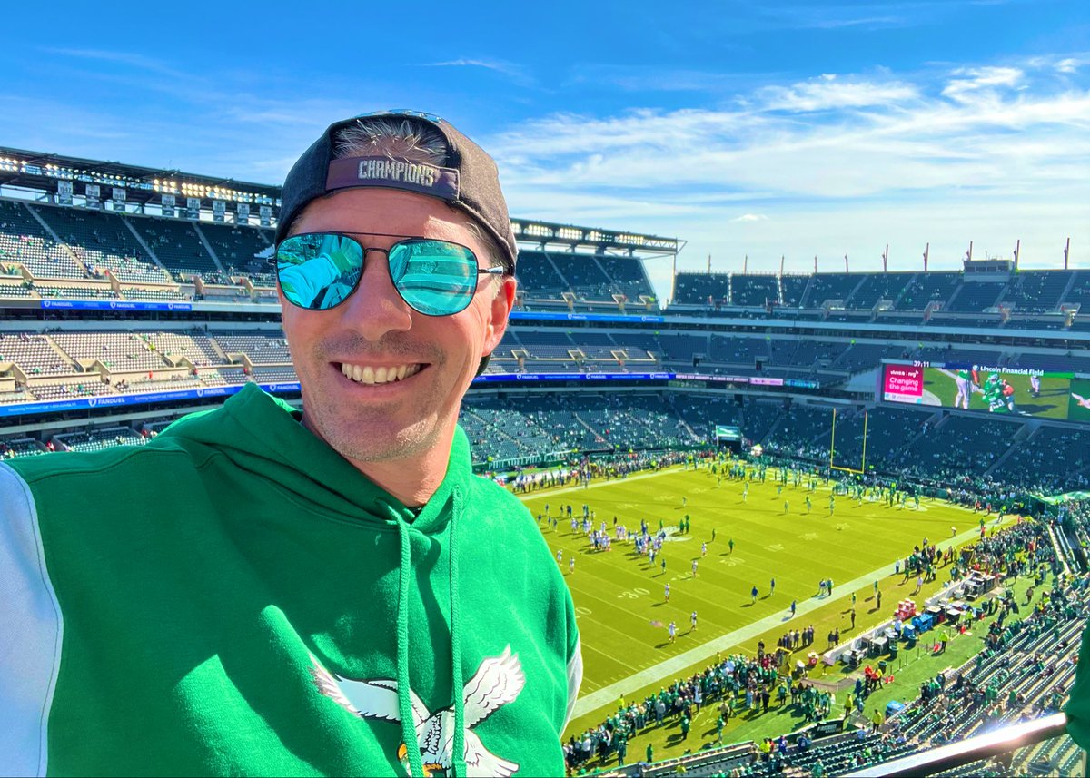 Kelly Green Gameday! #FlyEaglesFly #GoBirds🦅 #NYGvsPHI