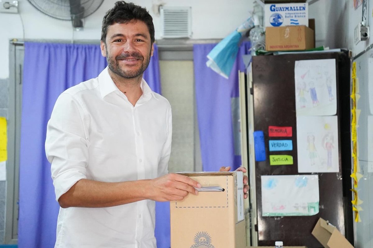 juanmonteverde's tweet image. Hoy puede empezar una nueva historia. Andá a votar con la ilusión intacta, porque sobran razones 🇦🇷