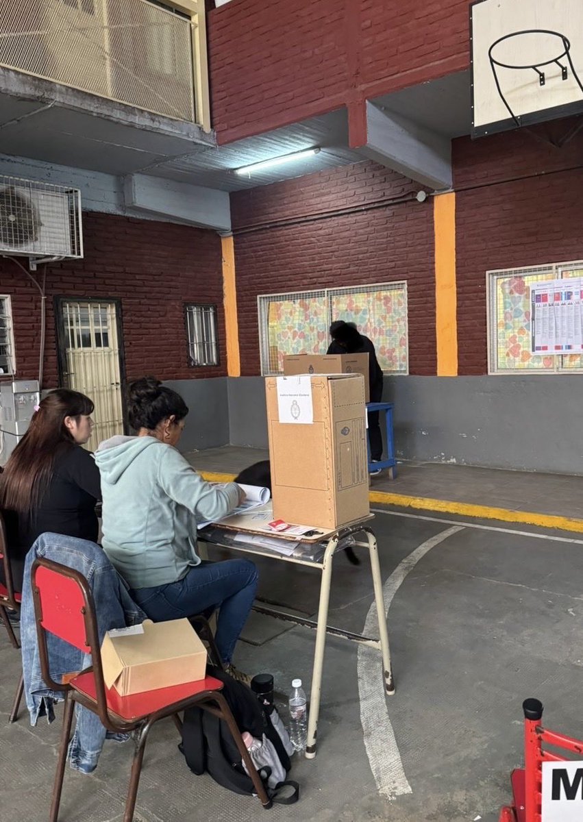 AlePrimiterra's tweet photo. Que este sistema de mierda ???
Nos robaron hasta la mística de entrar al cuarto oscuro.
#Elecciones2025 https://t.co/umEIXXIWnh