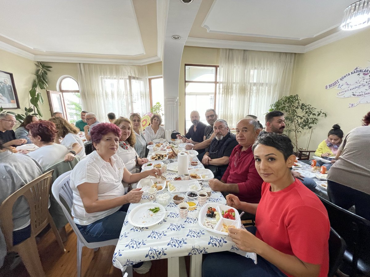 5 Ekim Dünya Öğretmenler Günü’nde üyelerimizle kahvaltıda bir araya geldik!