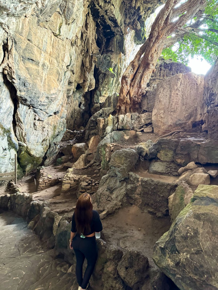 Clauandradeol's tweet photo. Tengo mil fotos sin subir de la gruta más hermosa de todo México #GrutasdeCacahuamilpa #Guerrero https://t.co/hHOfTkPVCx