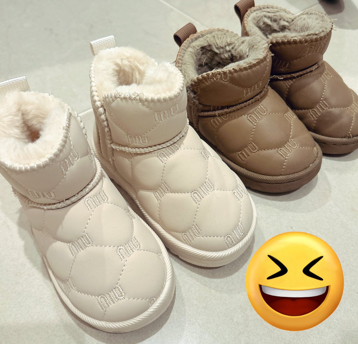 👧新旧ブーツ👢✨
昨冬は大活躍！！かなり履いてお世話になったので同じものをget❣️したはずが色違い😂しかも大きさが結構違って驚いてる。
それだけ成長したのかー、って感慨深い👏

白ブーツ👢見ただけでお姉さん感💋