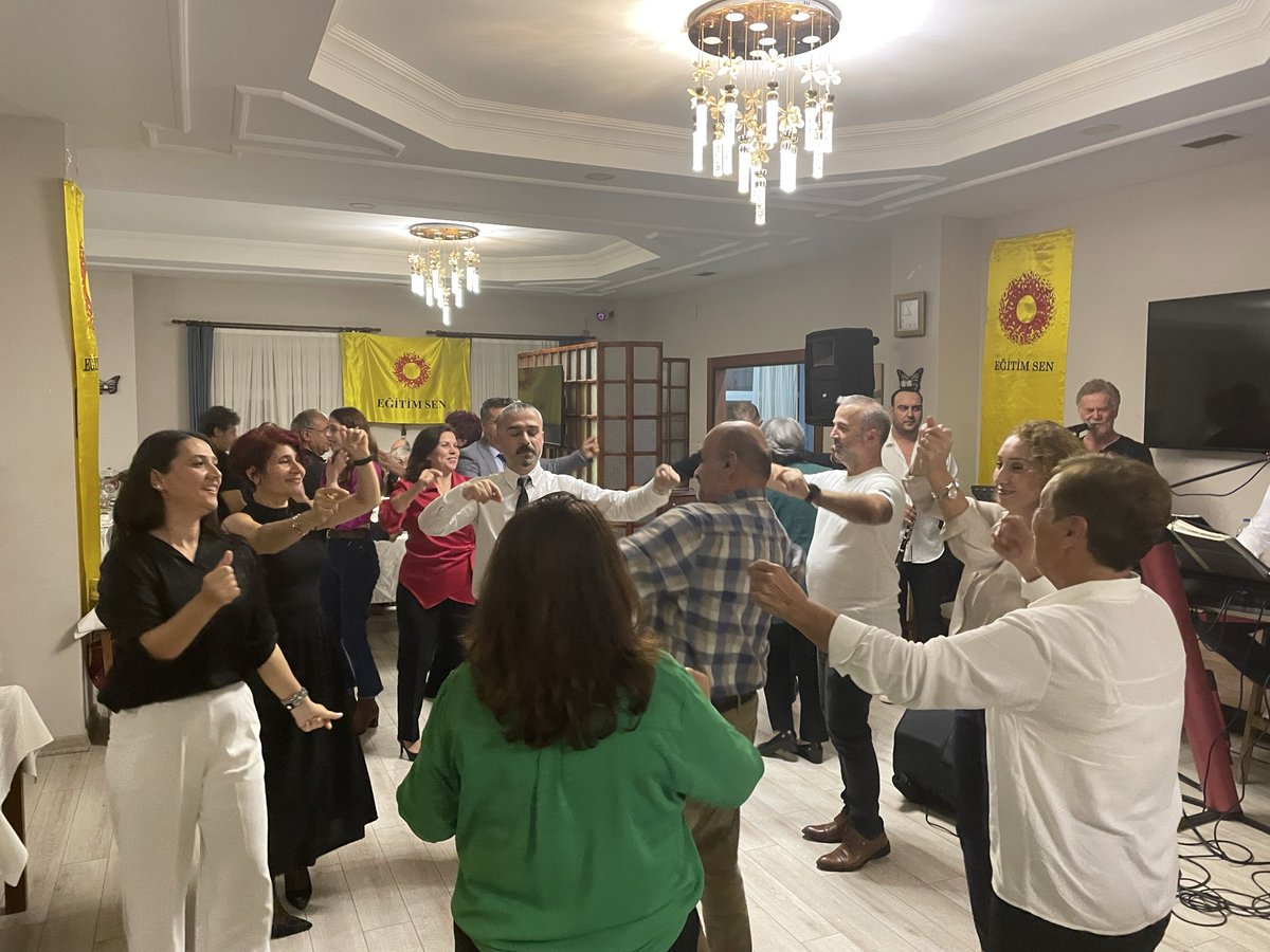 Eğitim Sen Bafra Temsilciliği olarak dün akşam gerçekleştirdiğimiz Dayanışma Yemeğimiz yoğun bir katılımla coşku içinde geçti. Gecemize katılıp bizleri onurlandıran üyelerimize ,dostlarımıza ve yoldaşlarımıza temsilciğimiz adına teşekkür ediyoruz…