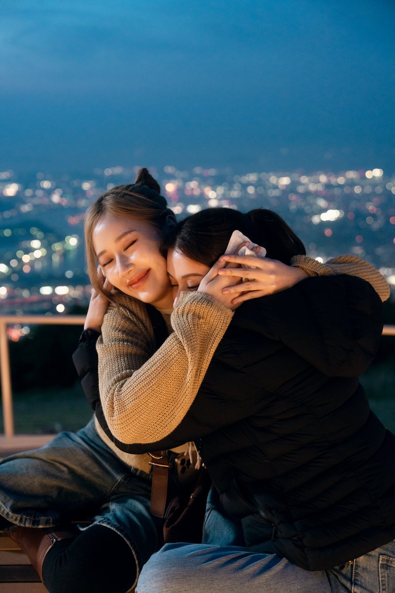 ddeulgiseyo's tweet image. suddenly remembered when kjjk said that both of them are very sweet and caring towards each other esp during their japan trip for the filming and this photo says it all 🥹💗
#KaoJaneJaneKao #เก้าเจนเจนเก้า