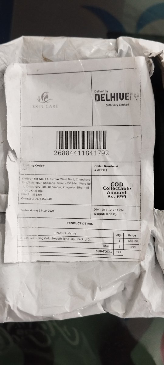 amit_07a's tweet photo. @delhivery @help_delhivery Another fraud by the Delhivery team — they delivered a parcel without any seller details, and their team isn’t answering calls to confirm who placed the order. Only one item was delivered instead of two, and I never ordered this package. @jagograhakjago https://t.co/QK7u10TZPM