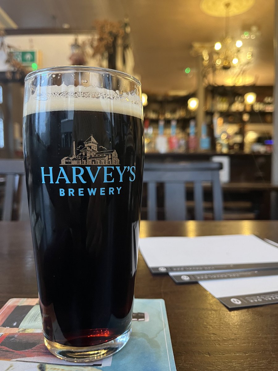 MickeyOnions's tweet image. Couldn’t pass The Royal Oak without having one. Pint of the Old Ale.