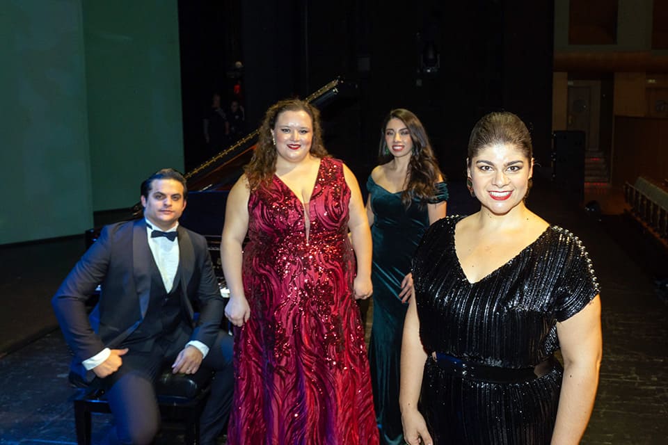 TodalamusicaEs's tweet photo. Premiados del XXI Certamen Nuevas Voces Ciudad de Sevilla | https://t.co/5dg5uj7sxF | @Maestranza | @ASAOSevilla | @jamenndez | @RocioCastroRios https://t.co/2UEDKZkDfF