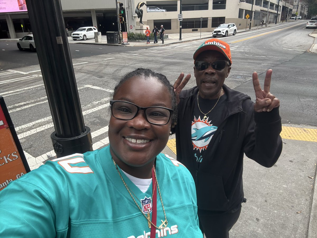 imKTitsme's tweet photo. My first NFL game!!! Still celebrating 40 this time with some of my fave guys! Happy 69th Birthday Dad! Happy almost 18th Birthday Jay!! #riseupbirthday https://t.co/xyFTozbzL1