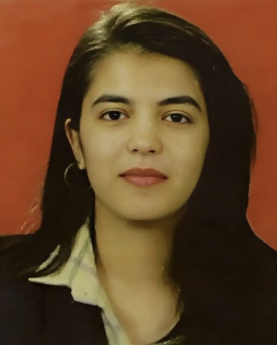 🔴PKK anmasına tepki gösterip istifa eden eski Tunceli Valisi Bülent Tekbıyıkoğlu:

“Şehit olduktan sonra odasına girenler, masadaki ekmekle yoğurt ve piknik tüpünün üstündeki kızartılmamış biber görüntüsünü hiç unutmadı. 

Şehit edilen Neşe Alten öğretmeni rahmetle anıyorum.”