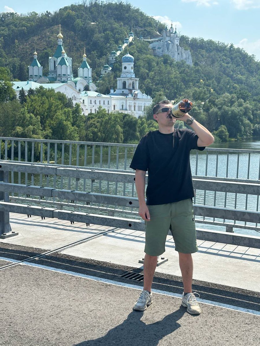 vikyletaaa's tweet image. загинув азовець Тарас Яловега (Родріґез) 
20 жовтня в районі населеного пункту Іллінівка
він мав жити, я не знаю що ще сказати. 
Тарас, в тебе був неймовірний смак на квіти, я оцінила
дякую, що був і захищав, я памʼятатиму 
честь і вічна слава🛡️
