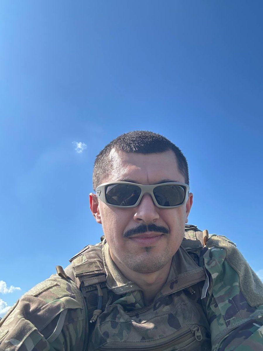 vikyletaaa's tweet image. загинув азовець Тарас Яловега (Родріґез) 
20 жовтня в районі населеного пункту Іллінівка
він мав жити, я не знаю що ще сказати. 
Тарас, в тебе був неймовірний смак на квіти, я оцінила
дякую, що був і захищав, я памʼятатиму 
честь і вічна слава🛡️