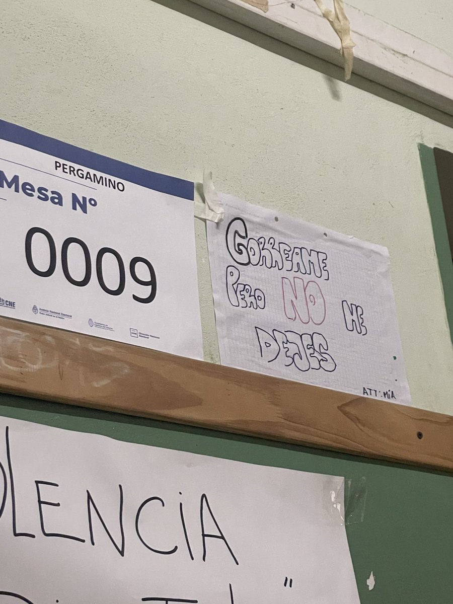 VDWgiu's tweet image. Votando en la mesa de las migajeras