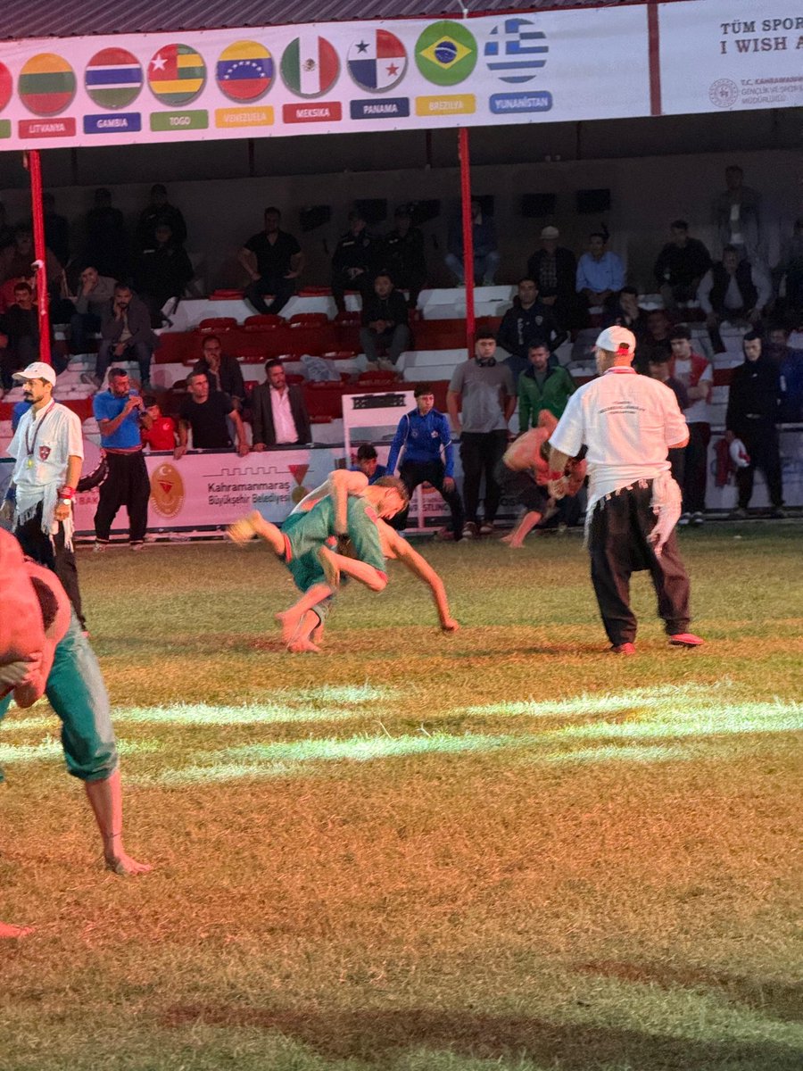 📍 Hakkari

✅️ Tebrikler Bedirhan DURĞUN 👏👏

25 Ekim tarihinde Kahramanmaraş ilimizde düzenlenen Büyükler Şalvar Güreşi Türkiye Şampiyonası’nda 55 kg kategorisinde Hakkari'mizin gururu Bedirhan DURĞUN Türkiye Üçüncülüğünü el ederek, büyük bir başarı gösterdi.🥇🤼 

Bu güzel