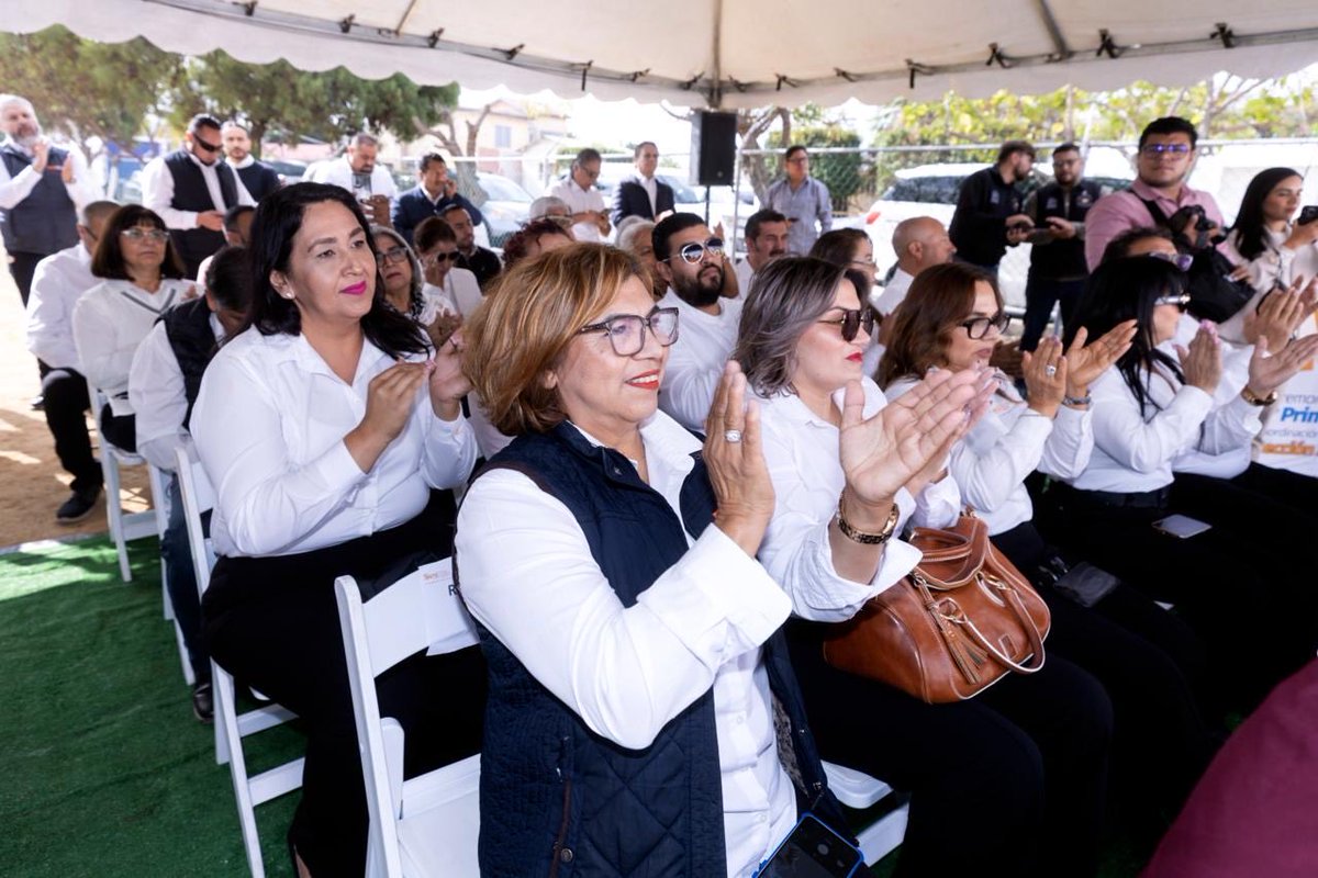 El #SNTE gestionará ante el <a href="/ISSSTE_mx/">ISSSTE</a> créditos para la reconstrucción de vivienda de los agremiados afectados por las lluvias. De gira por #BC, el Srio. Gral., Mtro. Alfonso Cepeda, indicó que se han enviado 750 toneladas de ayuda a las zonas de desastre.
acortar.link/9TXxU5