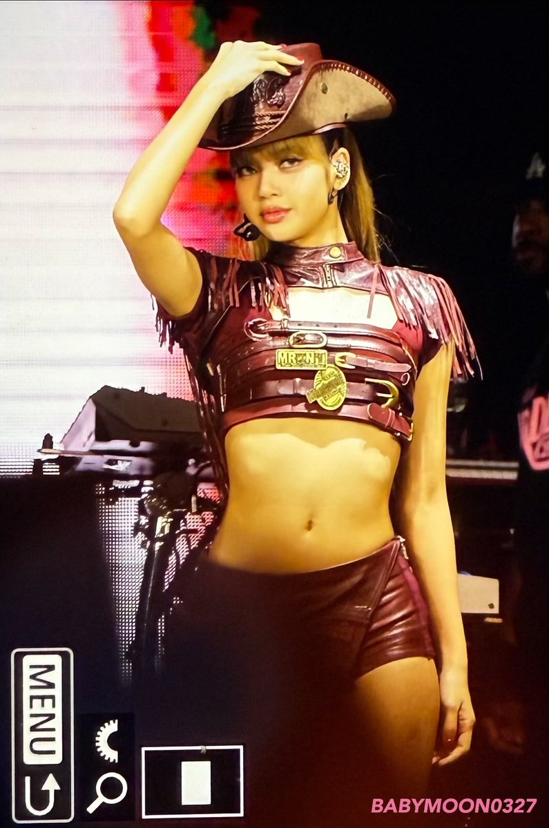 babymoon0327's tweet image. (preview) 251026 deadline bkk day 3 🤠

#LISA #리사