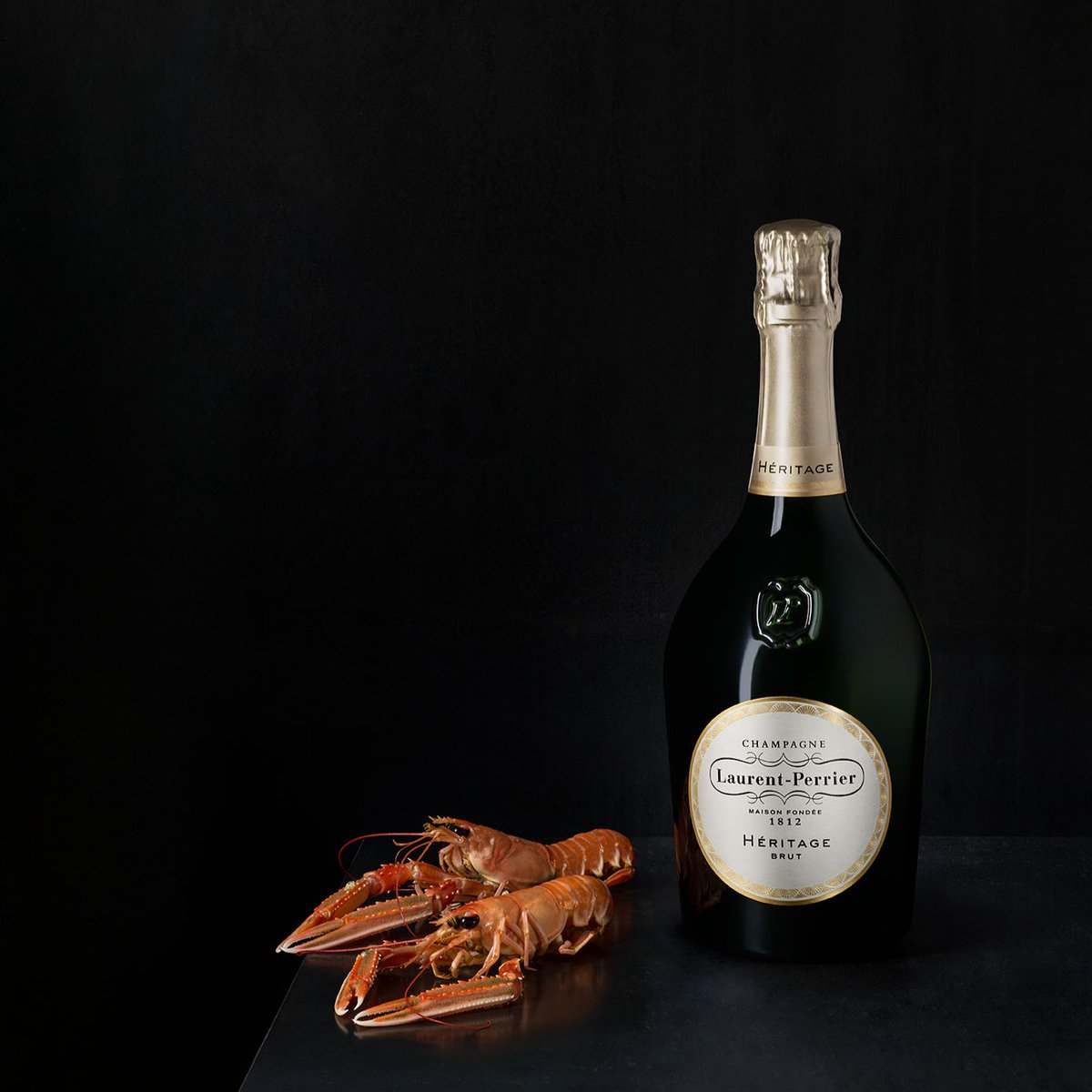 champagneLPIT's tweet image. Héritage si sposa alla perfezione con i sapori più delicati. Un incontro armonioso tra eleganza e gusto, che valorizza ingredienti di altissima qualità e piatti raffinati, come gli scampi.
Un brindisi all’arte del dettaglio. 🥂
#LaurentPerrier #LaurentPerrierItalia