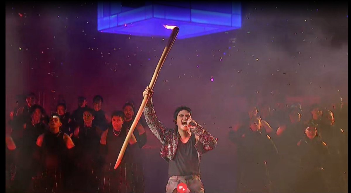 Sabi ko na familiar eh. 😊 scene from Hunger Games trilogy 🥰

SB19 BACK IN ARANETA
<a href="/SB19Official/">SB19 Official</a> #SB19 #FrancisLibiran
#SB197thAnniversary
#SB19FastZoneConcert