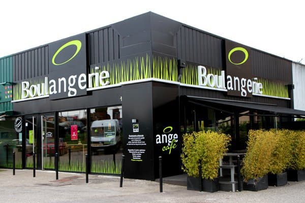 En terme d'enseigne généralisée, les boulangeries Ange tous les jours