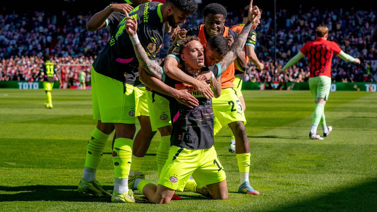 PSVpics's tweet photo. 4x op rij in de Kuip 

Feyenoord - PSV 0-1 ✅
Feyenoord - PSV 1-2 ✅
Feyenoord - PSV 2-3 ✅
Feyenoord - PSV 2-3 ✅

#feypsv https://t.co/x4l6Ns6Sry