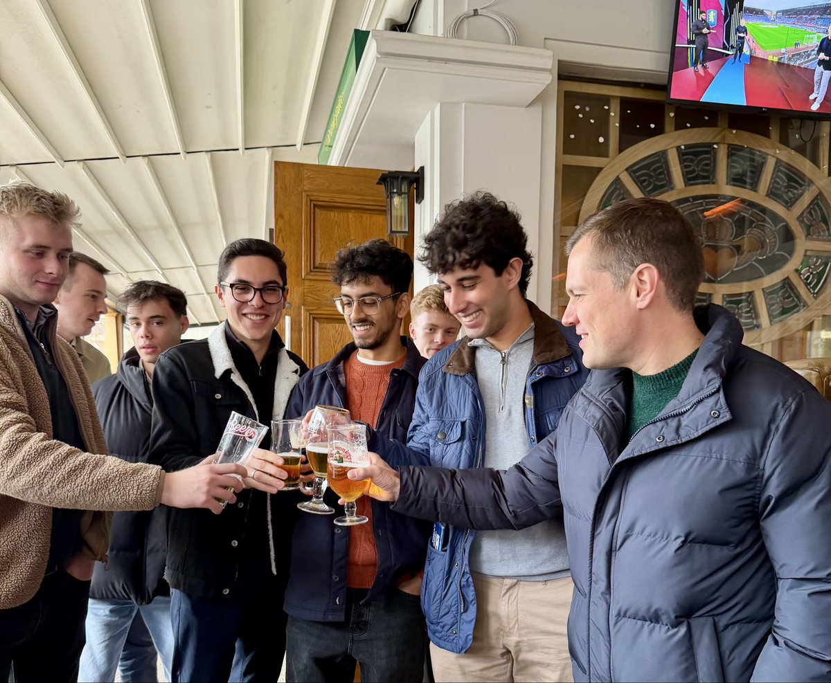 Great to have <a href="/RobertJenrick/">Robert Jenrick</a> join us in Hendon today, campaigning alongside the Young Conservatives to support Shimon Ryde ahead of the Hendon by-election on the 30th of October.