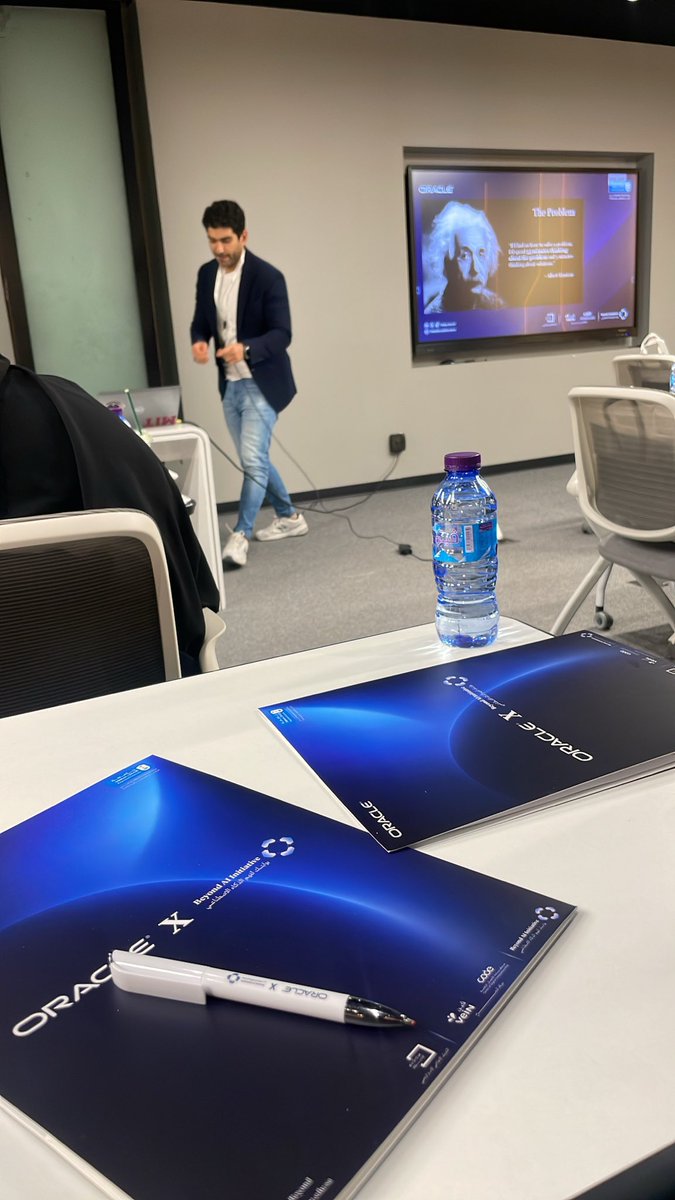 lllighll's tweet image. Day one 
AI Applications in Cloud Computing Bootcamp 🪄
@Thakaa_Beyond 
@Oracle