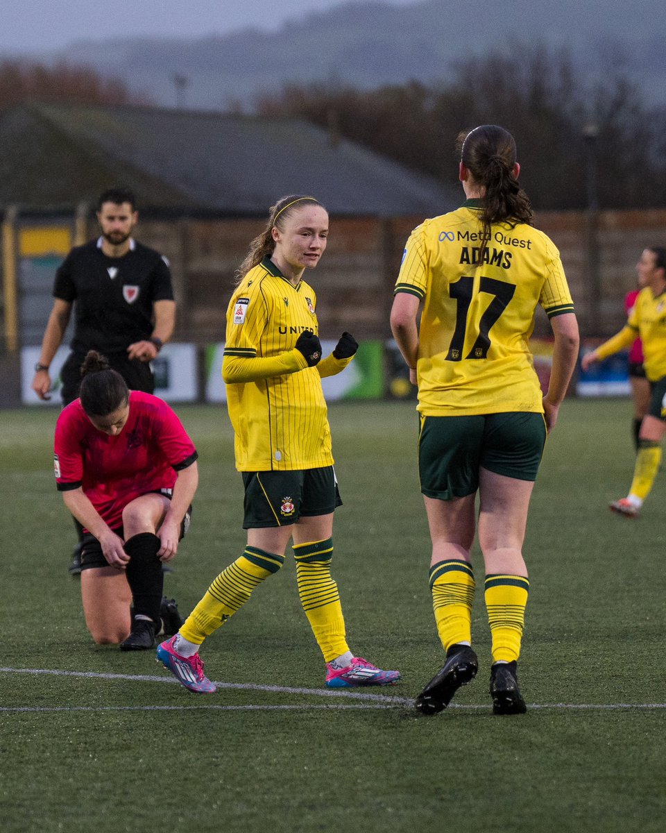 WrexhamAFCWomen's tweet image. 3️⃣ Assists 🤝
2️⃣ Goals ⚽️
1️⃣ @katiebarker9_ 🔥

🔴⚪️ #WxmAFC