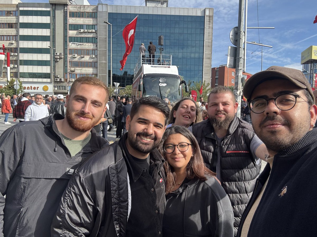 Çağlayan’da Ekrem Başkanımız için meydandayız!

ekilir ekin geliriz
ezilir un geliriz
bir gider bin geliriz
bizi vurmak kurtuluş mu?