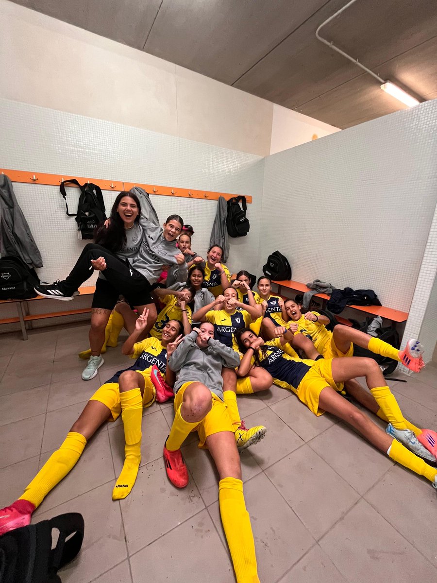 𝗩𝗶𝗰𝘁𝗼𝗿𝗶𝗮 𝘆 +𝟯 𝗱𝗲𝗹 𝗖𝗮𝗱𝗲𝘁𝗲

Sporttime 1️⃣- 4️⃣ Alqueries CF

¡Seguimos equipo! 💙💛

#alqueriescf #somdelniño #unamaneradevivir #todaunavida
