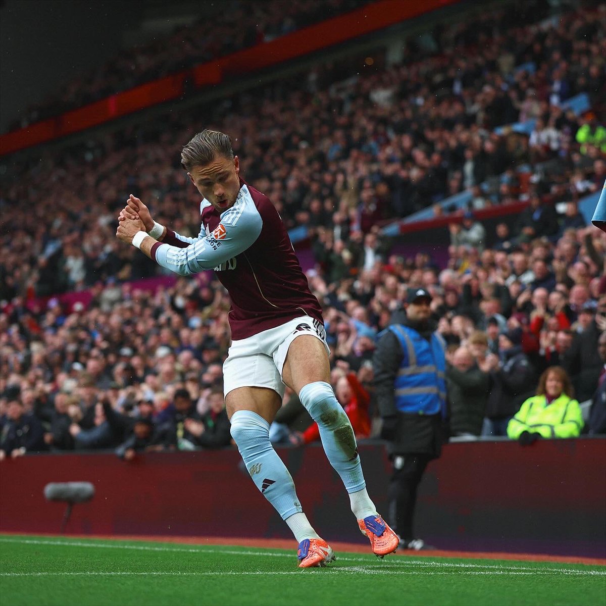 Matty Cash tweet media