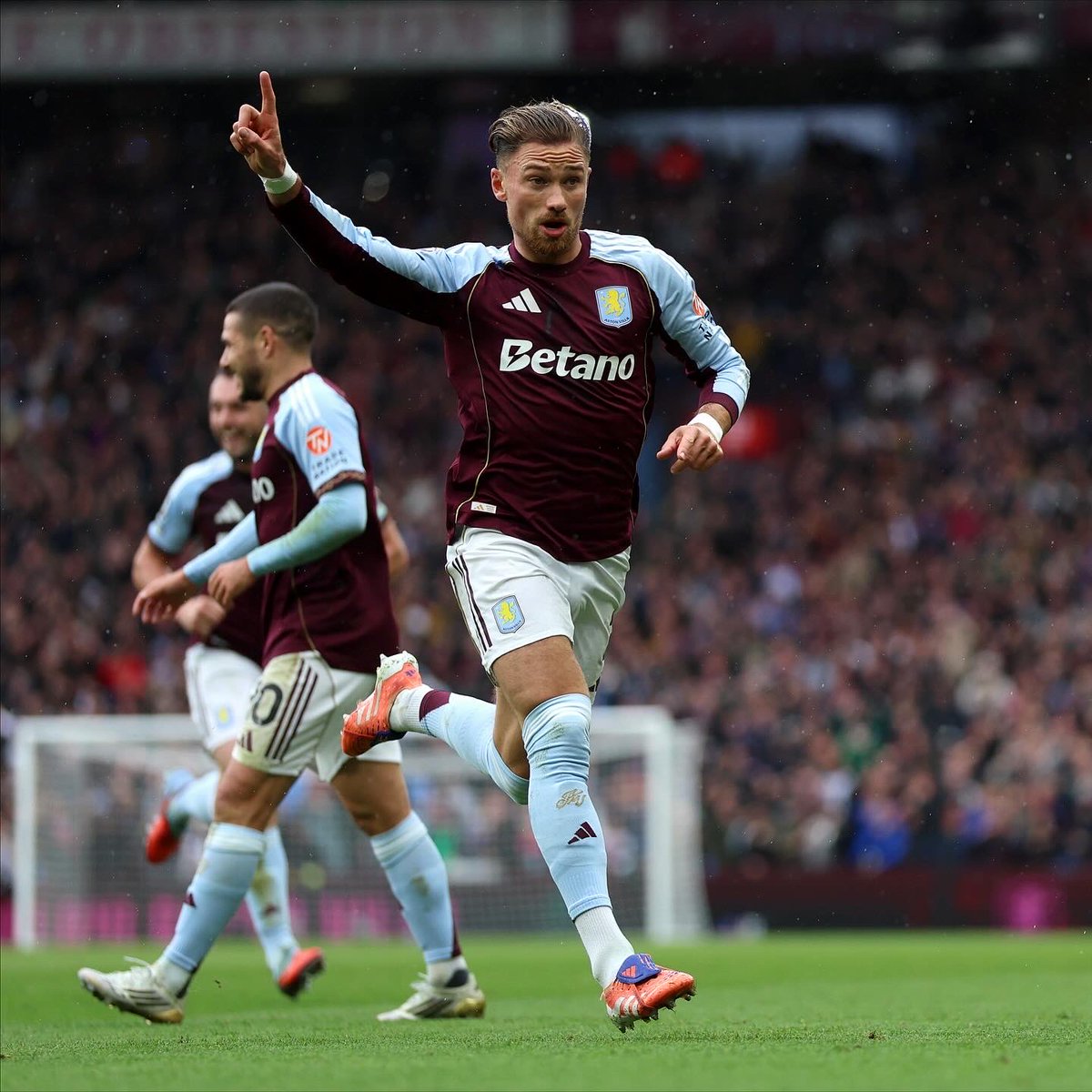 Matty Cash tweet media