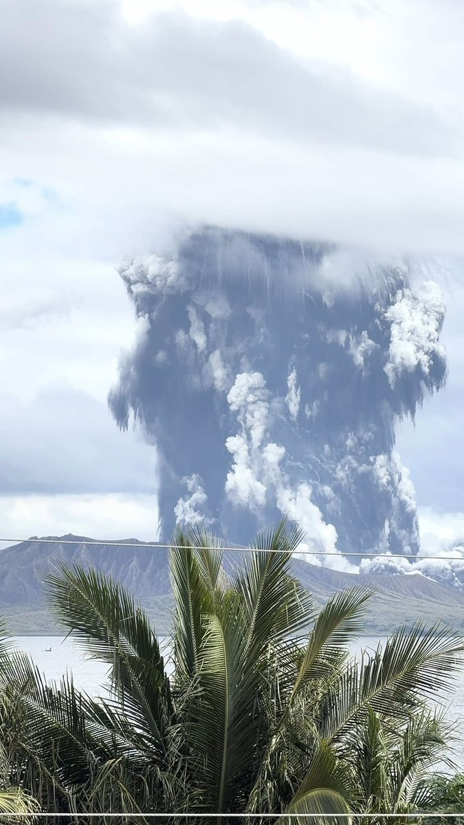 ¿Pensaste que era una Bomba atómica?

Pero noo.!!

AHORA mismo estalló el poderoso Volcán Taal de Isla Luzón, Filipinas. (Octubre 26, 2025)....🎯