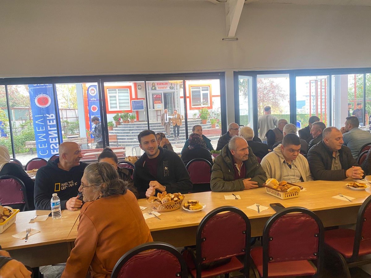 Esenler Cem Evinin Düzenlediği, Yaza evlada , Kışa Merhaba Kahvaltı programında , Canlarla birliktete bir araya geldik.
Güzel ve Nezih bir ortamda bizleri bir araya getiren Cem evi başkanı Sayın Cemal Özdemir ve Yönetim kurulu üyelerine teşekkür ediyorum.