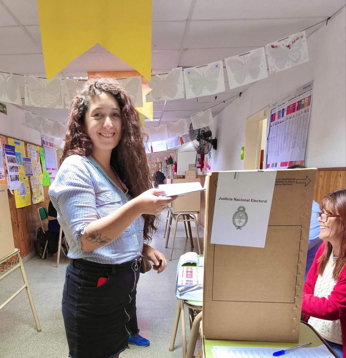El voto es nuestra herramienta universal para defender la Patria.
Defender Argentina es defendernos a todes,
de los que la odian y la quieren destruir,
y de los que te aseguran que van a garantizar que eso sea posible.

🗳️ Vayan a votar 🇦🇷✊🏼🌹
Cada voluntad cuenta.