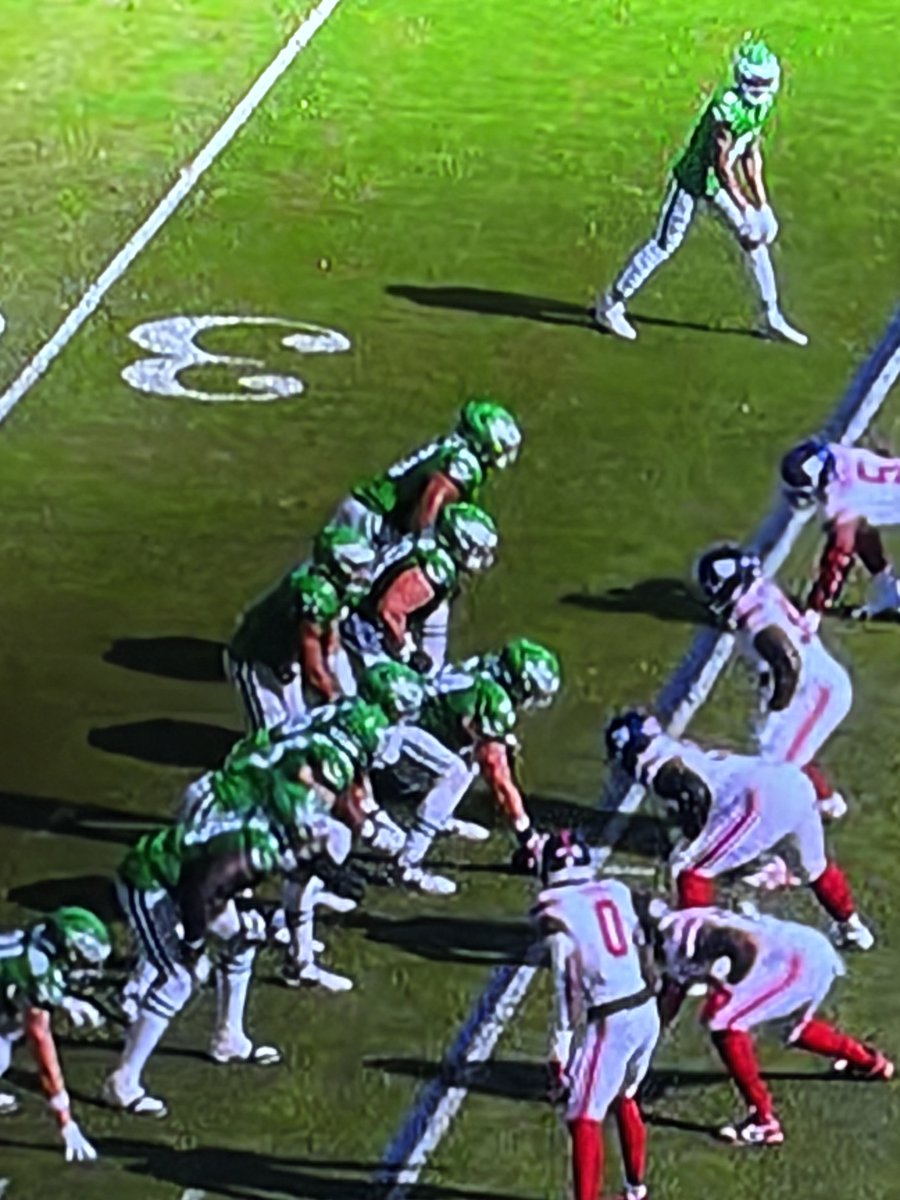 lweiss1027's tweet photo. ⁦@DeanBlandino⁩ ⁦@MikePereira⁩ Illegal formation? Left Tackle not close to Center’s belt line. He’s 2 yards behind the line of scrimmage. https://t.co/eJLpkNCfPT