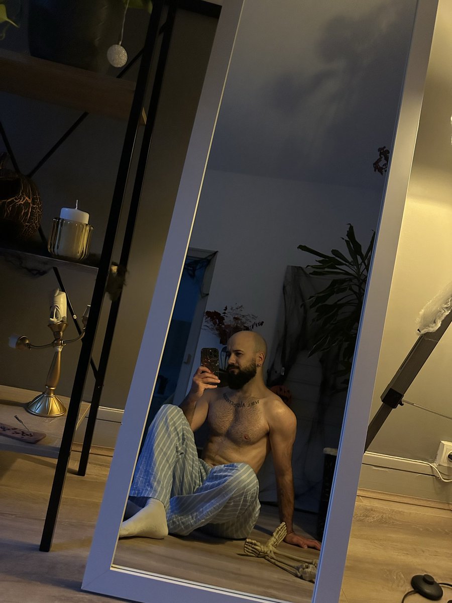 Mister moustache 👨🏻 tweet media