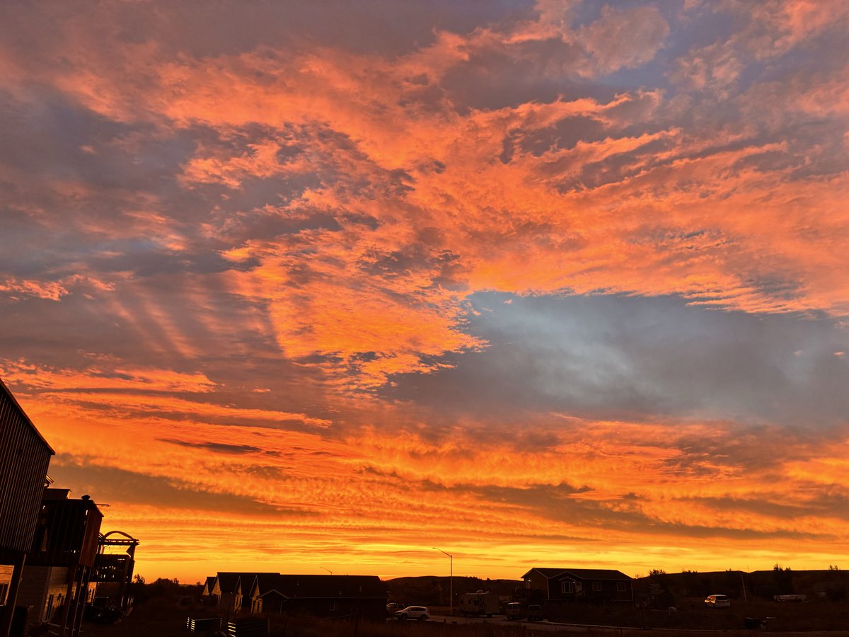 Post con depression got hands

The sky looked crazy this morning tho