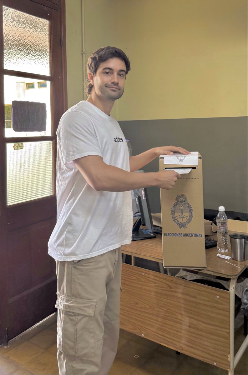 tomiledesmaok's tweet image. Voté en mi escuela secundaria en Paraná🇦🇷

Si no fuiste, anda a votar que se juegan cosas importantes!!