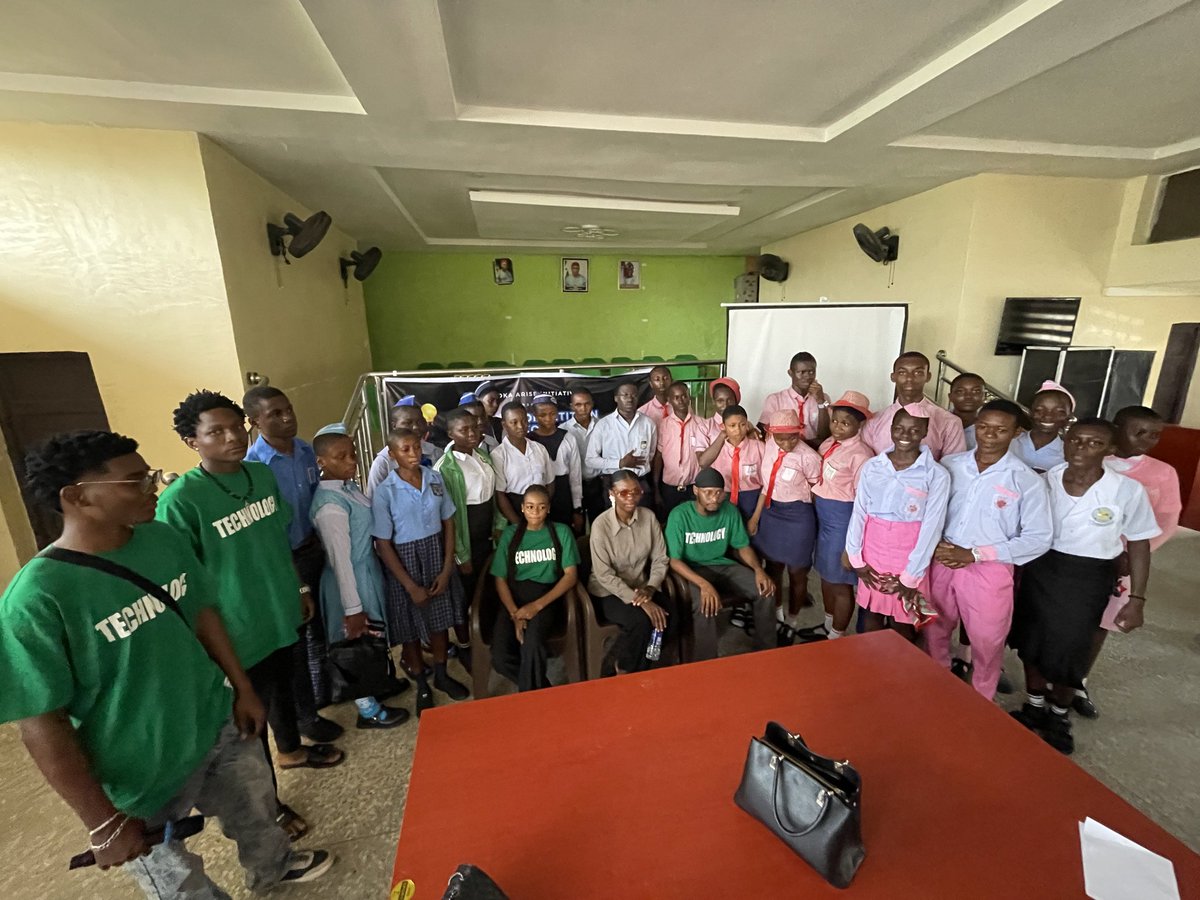 Marietta_io's tweet image. Few days ago, we engaged with brilliant GenZ students to explore  AI&apos;s driven solutions for Nigeria&apos;s education sector.
 
It was an opportunity to share insights on @base &amp;amp; @HFUTUREHUB&apos;s innovative #web3 solutions, aimed at simplifying complexity &amp;amp; driving adoption.

#edutech #AI