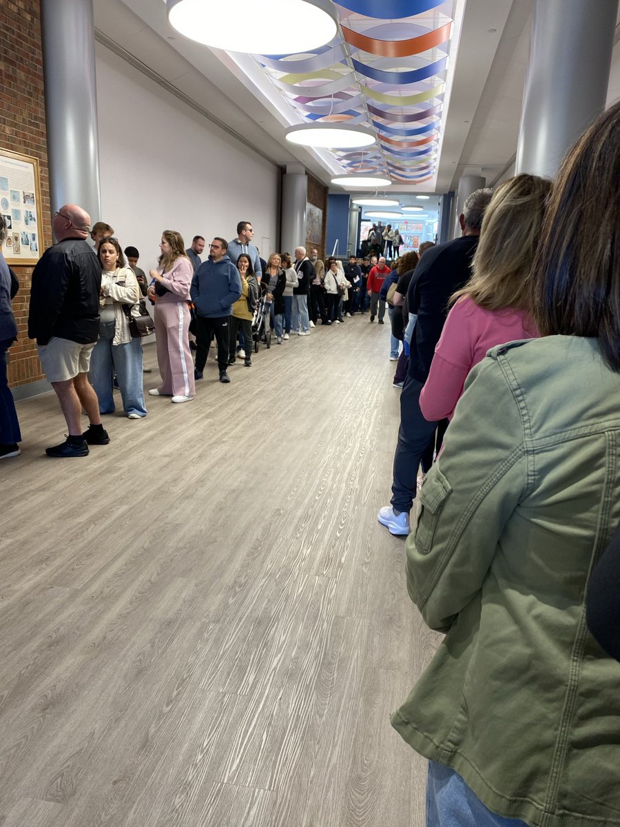 MaggiesMusings's tweet image. Jack is back! Mikie, NOT likely!
Lines in NJ yesterday are out the door and the enthusiasm is all for Jack. #VoteRed
