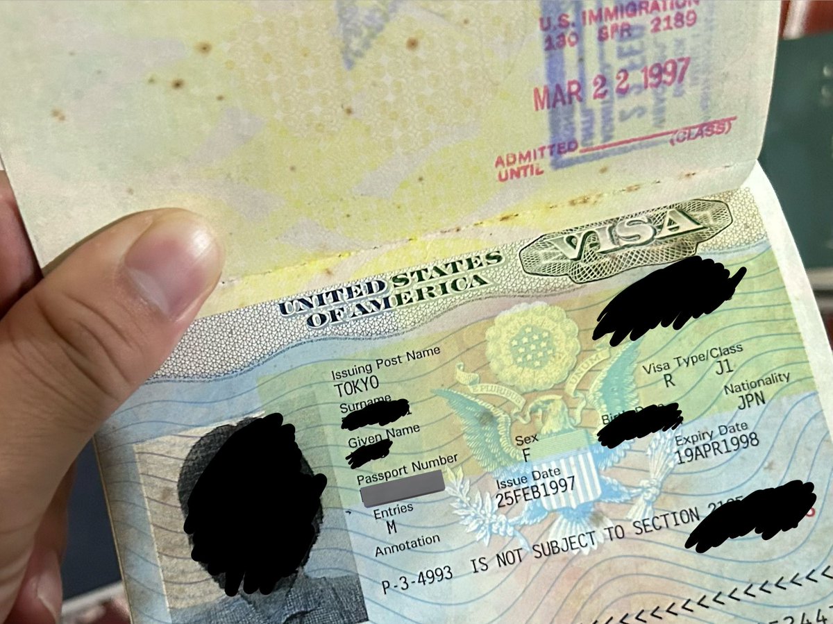 興味深い箇所ピックアップ 1.公用旅券の渡航先明記 2.90年代インドのスタンプ。ムンバイ、コルカタが旧都市名！それぞれボンベイ、カルカッタ ...