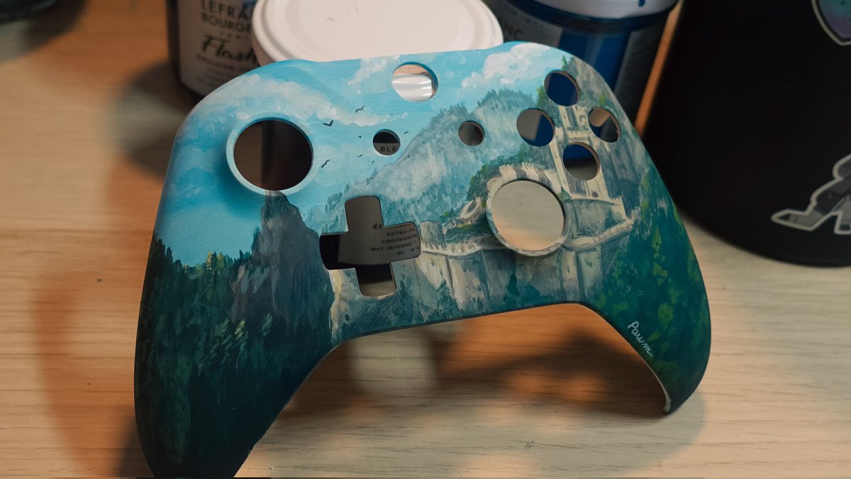 Pawmy_'s tweet photo. Petite custom #thewitcher3 sur manette 👌 https://t.co/XdRSpHrXwP