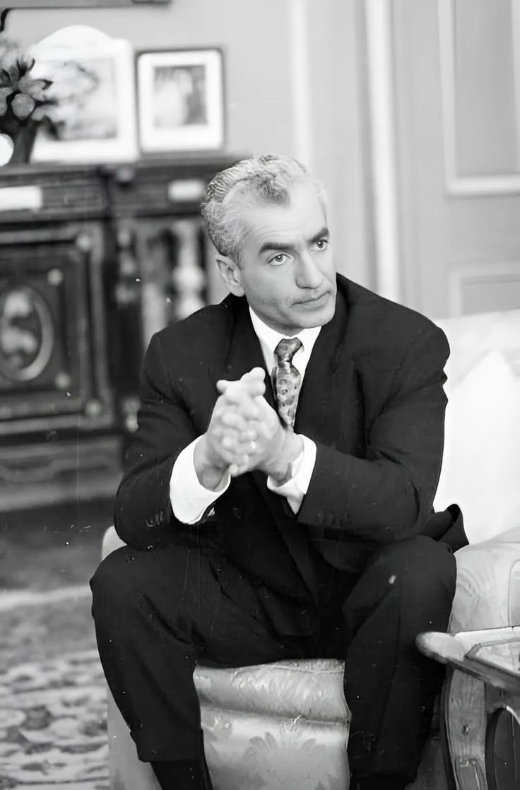 محمدرضا شاه پهلوی، تو نه فقط یک پادشاه، بلکه رؤیای ساختن ایرانی آباد بودی؛
ایرانی که در آن امید جوانه می‌زد، آینده رنگ داشت و دل‌ها به فردا روشن بود.
یاد تو همیشه زنده است؛
در ضربان قلب تاریخ،
در خاطرات نسلی که هنوز با دلتنگی از تو سخن می‌گوید.
#پهلوی #ایران