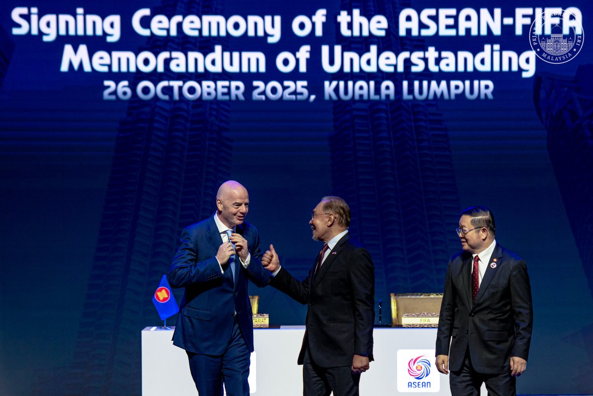 anwaribrahim's tweet image. Malaysia amat berbesar hati menjadi tuan rumah kepada majlis bersejarah melalui pembaharuan dan pemeteraian MoU antara ASEAN dan FIFA yang dilakukan sewaktu Sidang Kemuncak ASEAN ke-47 di Kuala Lumpur.

Antara yang dimeterai adalah penganjuran kejohanan baharu, Piala FIFA-ASEAN…