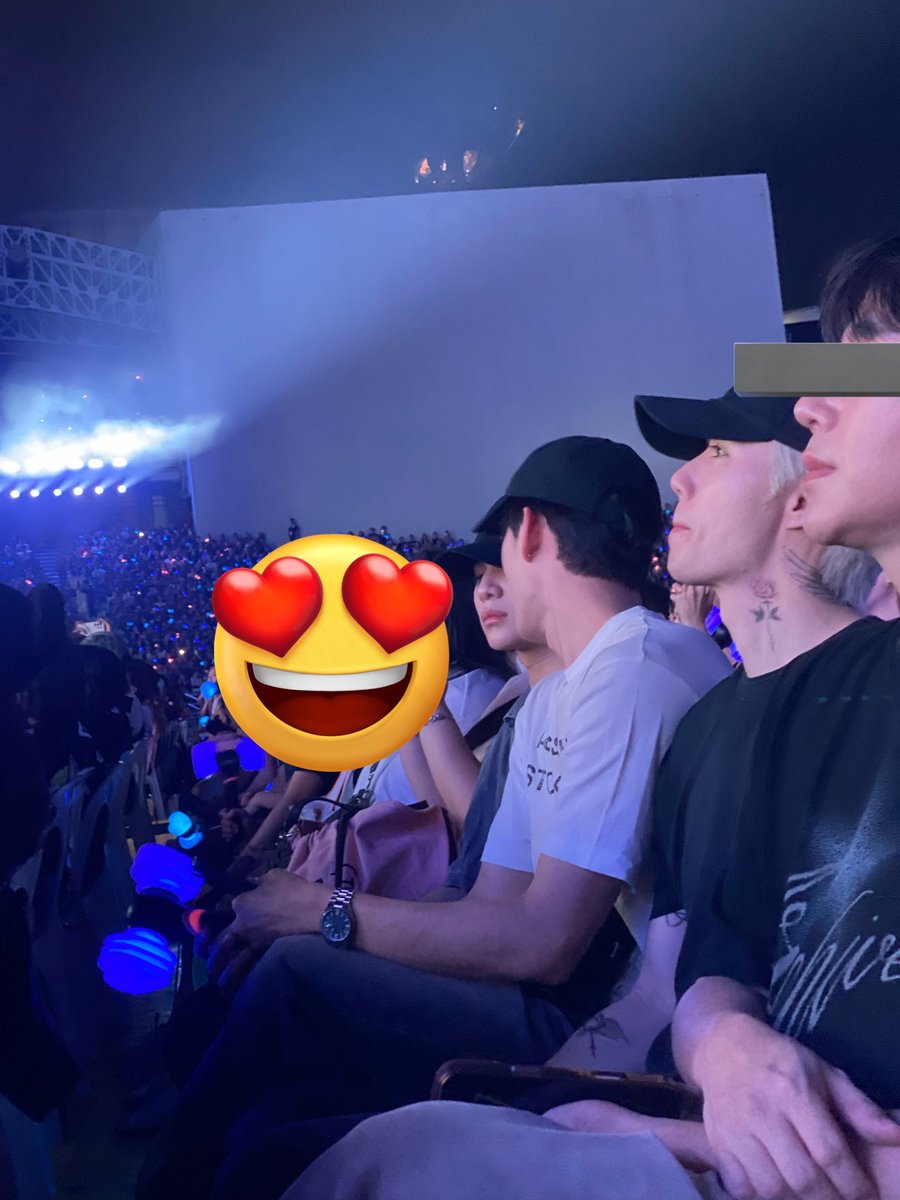 estdiaries's tweet image. williamest, daouoffroad and billkinpp all at the blackpink concert today omg???

#williamest #วิลเลี่ยมเอส ⋆. 𐙚 ˚