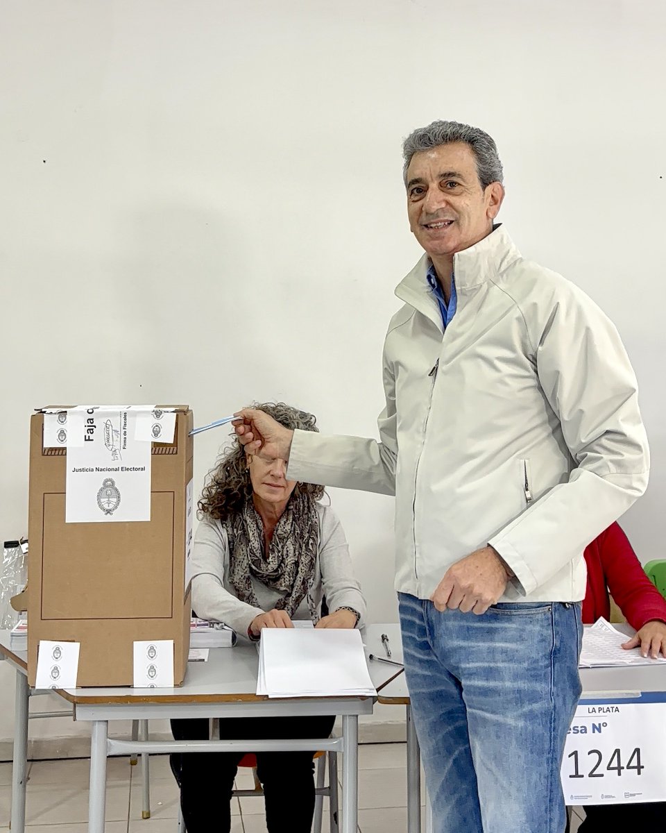 Vayan a votar. Y voten distinto si quieren un país diferente.

Porque si votamos lo mismo, el resultado va a ser el mismo.

Háganlo hoy, que de lo único que uno se arrepiente es de lo que no se anima a hacer.