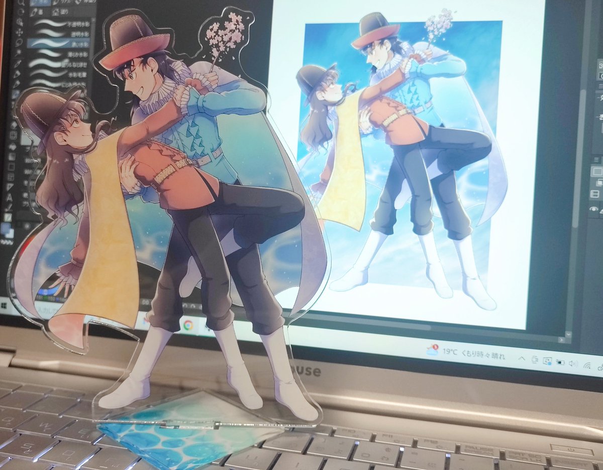 gahaku69's tweet photo. 私の私による私の為の間諜バカデカアクスタが届いたのでﾌｫﾛﾜに自慢する！！
14弾再演の円盤と比べてこのデカさ！横幅もすごい！！
いいだろﾃﾞﾍﾍ、こういう時に絵が描けて良かったぜと思うんだぜ https://t.co/8loTnaRBuj