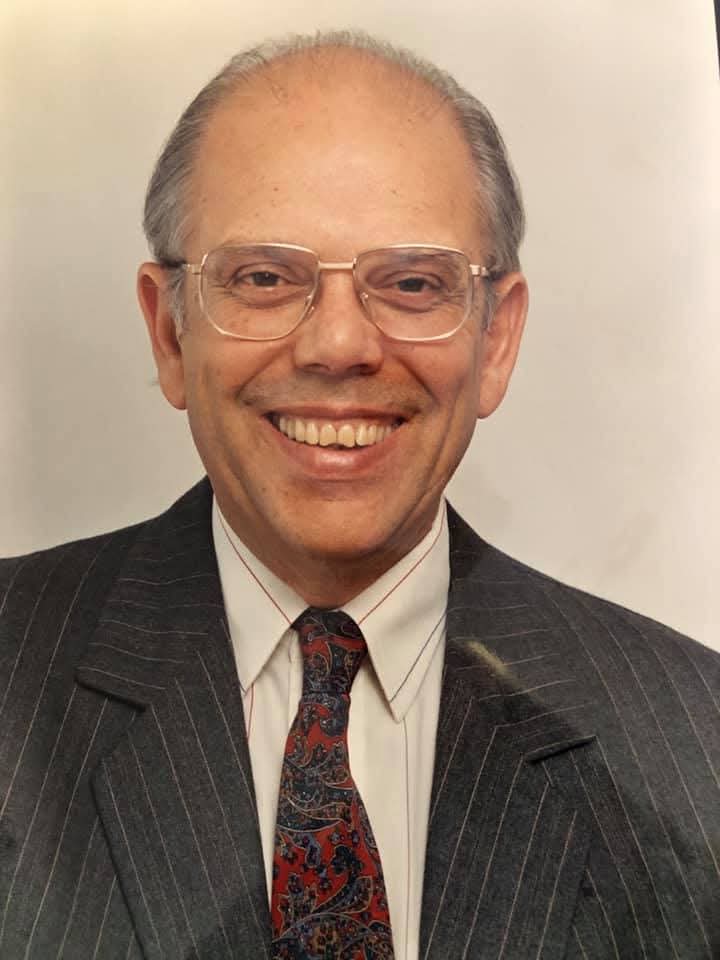 JORGE
Mi vida en política giró en torno a él desde que tengo uso de razón. Mi padre era blanco y de familia blanca. Por alguna razón que solo lo puede explicar la fascinación intelectual un día se volvió "quincista y de Jorge". Yo era un niño y no entendía mucho de política pero