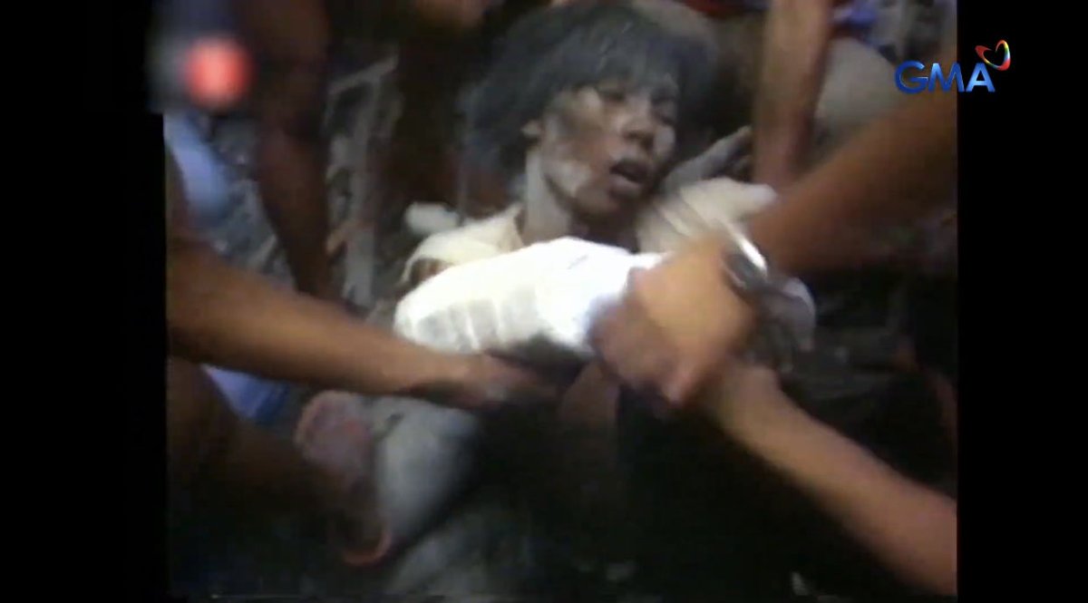 iam_jniest's tweet image. “Maraming namatay doon pero walang nangyari.”

– Manila Film Center tragedy survivor

#KMJS